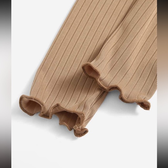 3/$20 NWT brown button up shirt with funky buttons small - Picture 4 of 7